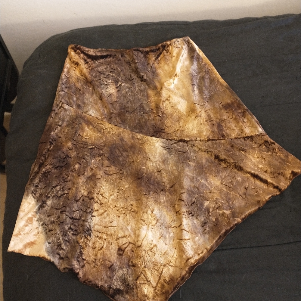 Contrast skirt. Brown. Gold. Large. Dry Clean only.
